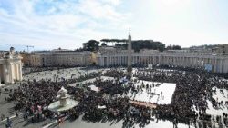 Il Papa, intensificare gli sforzi per la pace in Ucraina