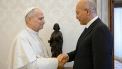 Në foto: Takimi i Papës Leoni XIV me Komisionerin e Lartë të UNHCR-së, z. Barham Salih