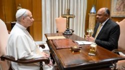 ತಾಂಜೇನಿಯಾದ ವಿದೇಶಾಂಗ ಸಚಿವ ಮಹಮೂದ್ ಥಾಬಿಟ್ ಕೊಂಬೊರವರನ್ನು ಜಗದ್ಗುರುಗಳು ಭೇಟಿಯಾದರು.