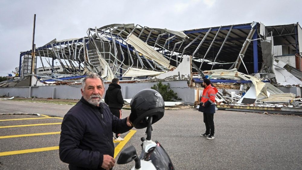 Destruição de edifícios após a passagem da tempestade Kristin em Marinha Grande, Leiria, Portugal, 30 de janeiro de 2026. A passagem da tempestade Kristin pelo território português em 29 de janeiro deixou um rastro de destruição, causando cinco mortes e deixando várias pessoas desabrigadas. EPA/CARLOS BARROSO