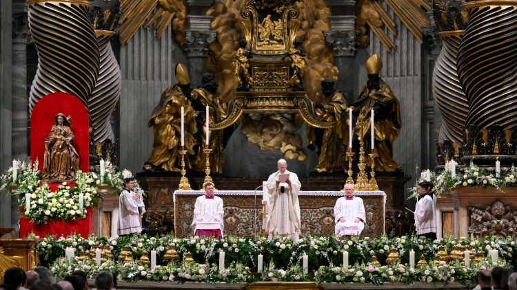 Il Papa in basilica per la 30esima Giornata mondiale della vita consacrata