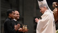 ലിയോ പതിനാലാമൻ പാപ്പാ വിശുദ്ധ ബലിയർപ്പിക്കുന്നു 