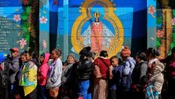 Honduran faithful visit Virgin of Suyapa on eve of icon's 279th anniversary