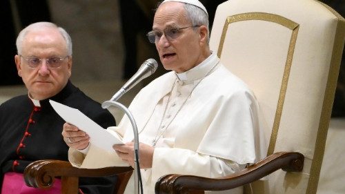 संत पापा लियोः ईश्वर की भाषा मानवीय समझ के अनुरूप