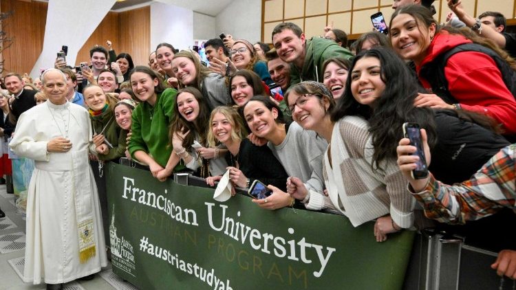 Papa: "Scongiurare corsa ad armamenti, minaccia pace tra nazioni"