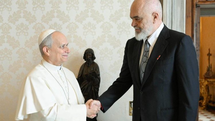 Papa dhe Edi Rama, Kryeminist&euml;r i Republik&euml;s s&euml; Shqip&euml;ris&euml; (@VaticanMedia)