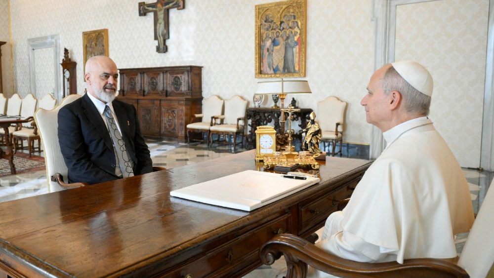 Papa dhe Edi Rama, Kryeministër i Republikës së Shqipërisë (@VaticanMedia)