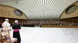 Il Papa in Aula Paolo VI per l'udienza generale