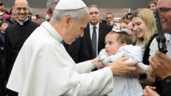 Il Papa in Aula Paolo VI per l'udienza generale