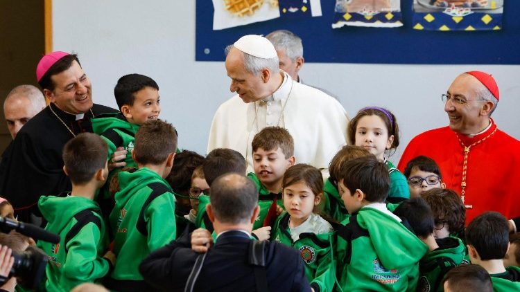 Tal&aacute;lkoz&aacute;s a gyerekekkel  