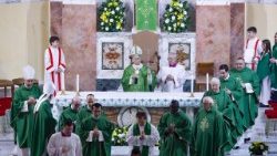 Il Papa a Ostia, 'la malavita sfrutta e ferisce, non cedere alla cultura del sorpruso'