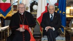 ഇറ്റലിയുടെ പ്രസിഡന്റ് സേർജിയോ മത്തരെല്ലയും വത്തിക്കാൻ സ്റ്റേറ്റ് സെക്രെട്ടറി കർദ്ദിനാൾ പിയെത്രോ പരൊളീനും