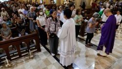 Lễ Tro tại nhà thờ chính tòa ở Manila