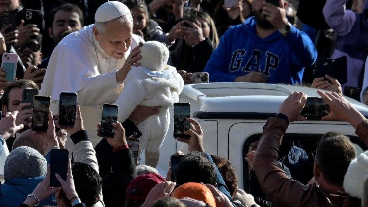 संत पापा का अभिवादन