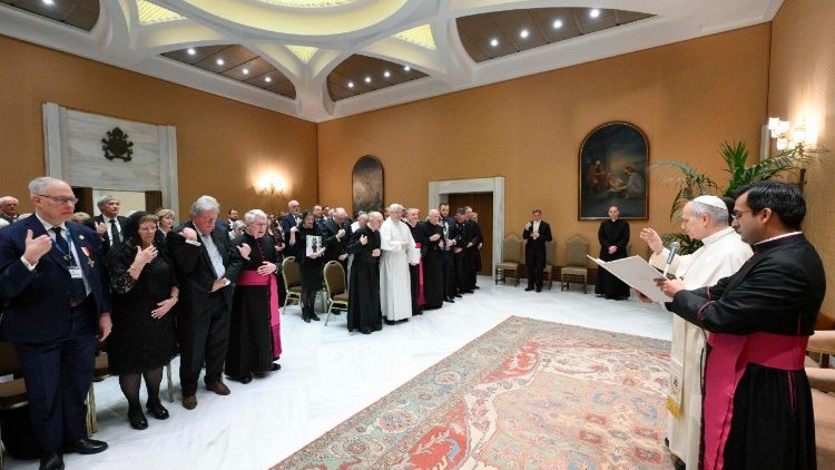 Leó pápa a Pro Petri Sede Egyesült tagjaival a Vatikánban