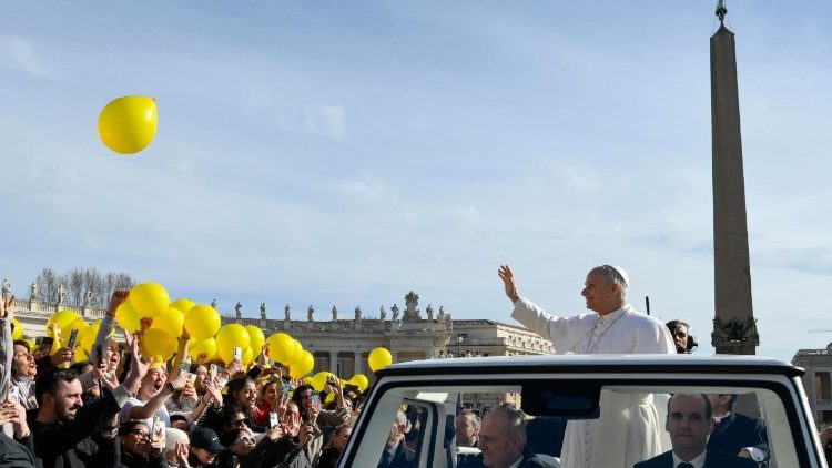 Il Papa a Piazza San Pietro, l'udienza generale torna all'aperto