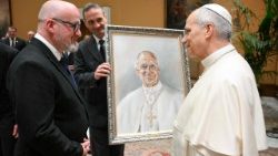 XIV Leo “Pro Petri Sede” assosiasiyasının üzvləri ilə Vatikanda görüşüb