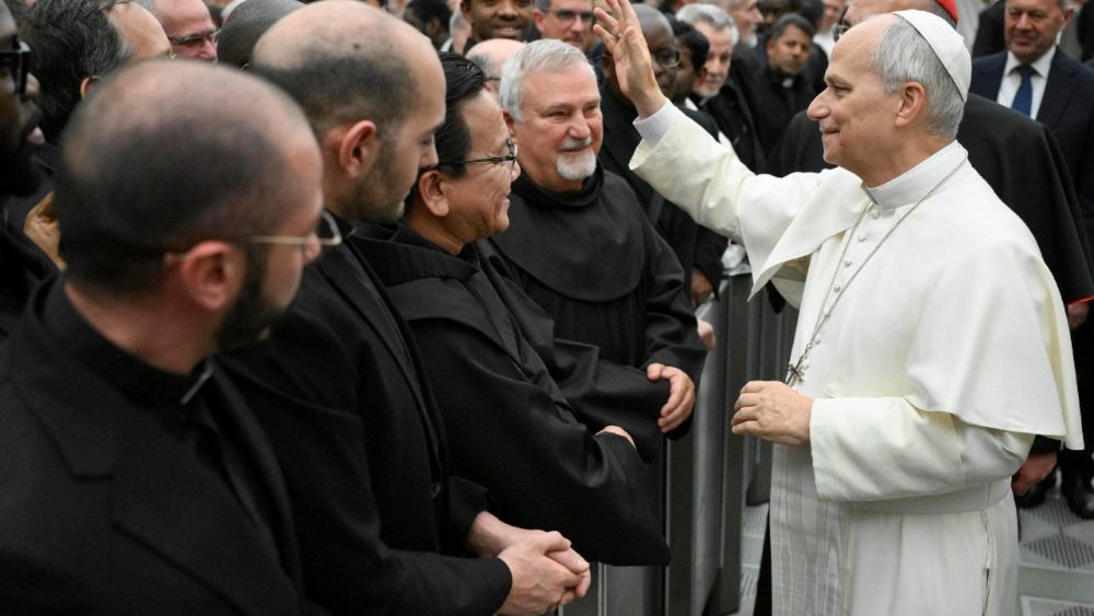 Il Papa ai preti romani, contesto cambiato, serve un'inversione di marcia