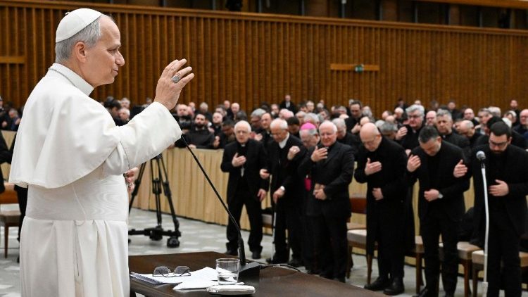 Il Papa ai preti romani, contesto cambiato, serve un'inversione di marcia