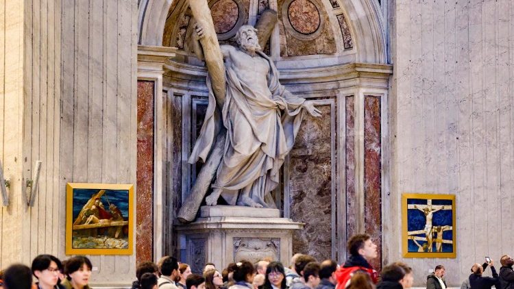 Un momento dell'inaugurazione della nuova via Crucis a San Pietro