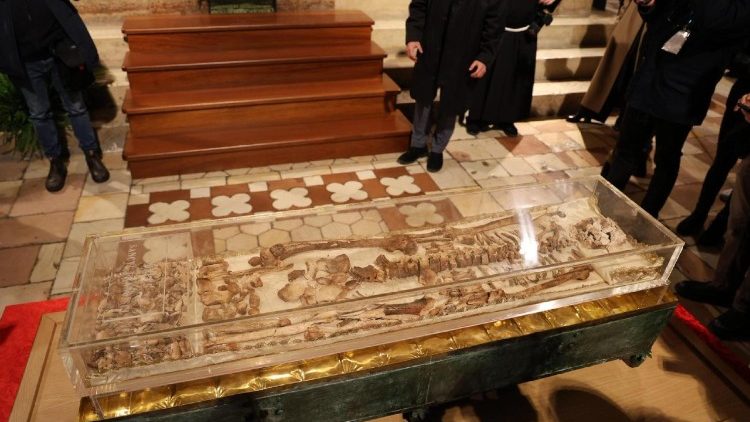 La urna con los restos mortales