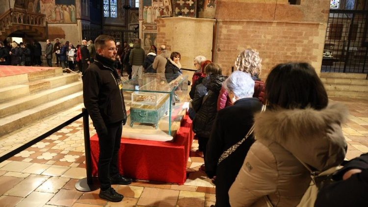 Nella Basilica di Assisi l'ostensione delle spoglie di San Francesco Assisi