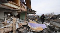 Am Ort eines russischen Luftangriffs in der Nähe von Kyiv, an diesem Sonntag