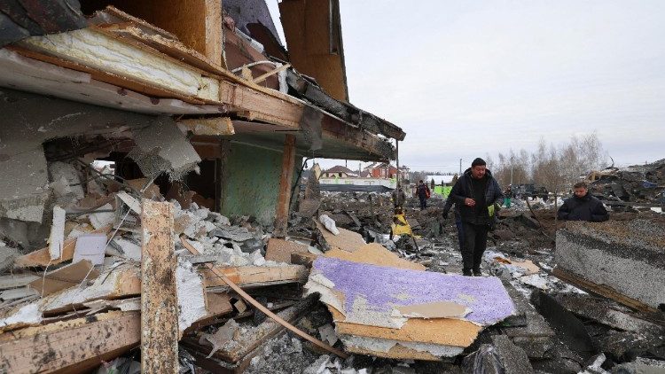 Am Ort eines russischen Luftangriffs in der Nähe von Kyiv, an diesem Sonntag