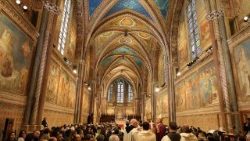 Pellegrini ad Assisi per le spoglie di San Francesco