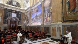 धर्माध्यक्ष एरिक वार्डेन वाटिकन में संत पापा लियो 14वें, रोम में रहने वाले कार्डिनलों और परमधर्ममपीठीय विभागों के प्रमुखों के लिए चालीसा आध्यात्मिक साधना में 