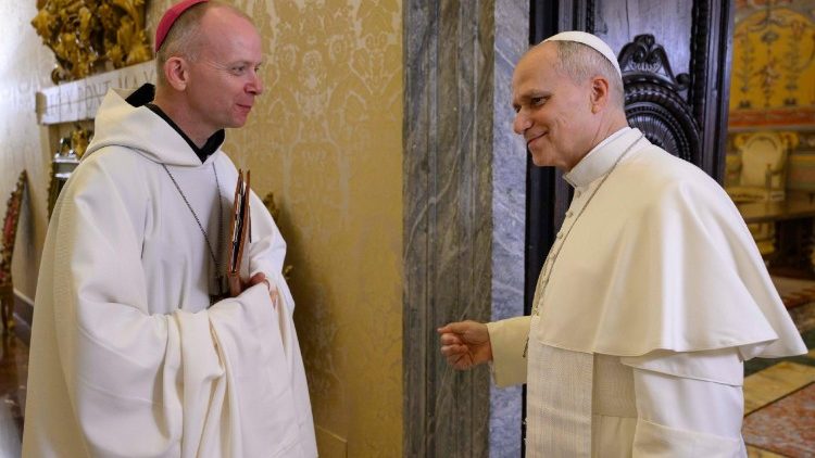 പരിശുദ്ധ പിതാവും, പ്രസംഗകനായ മോൺസിഞ്ഞോർ എറിക് വാർഡനും