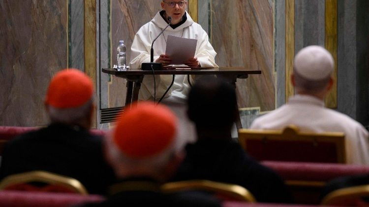 Zisterzienser-Bischof Erik Varden bei einer Meditation vor dem Papst