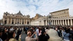 Pilger auf dem Petersplatz