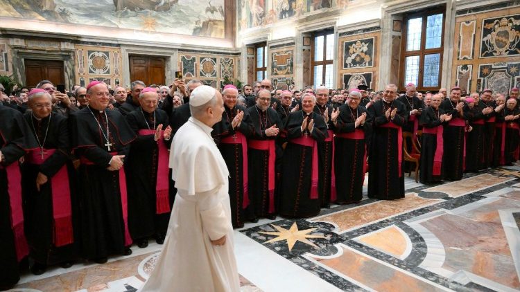 संत पापा लियो 14वें ने पुलिया के के ईशशास्त्र संकाय और कालाब्रिया के ईशशास्त्र संस्थान के वीद्यार्थियों के साथ