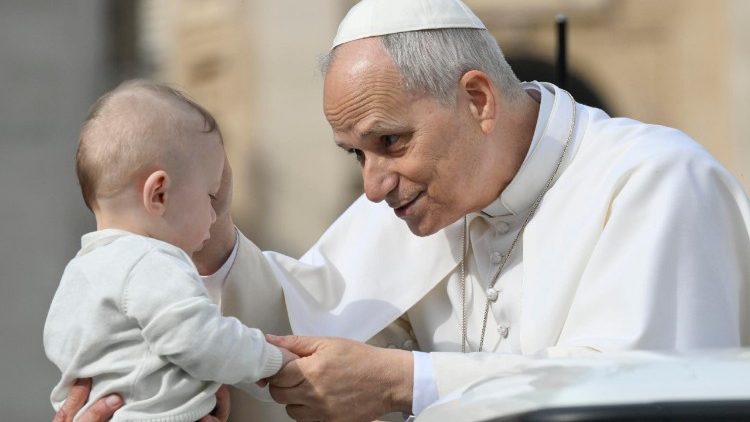 संत पापा का अभिवादन