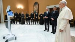 Vaticano, con progresso il rischio � ricerca del super-uomo