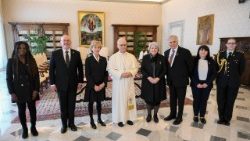 ലിയോ പതിനാലാമൻ പാപ്പാ കാനഡയുടെ ഗവർണർ ജനറലിനും പ്രതിനിധിസംഘത്തിനും കൂടിക്കാഴ്ച അനുവദിച്ചപ്പോൾ