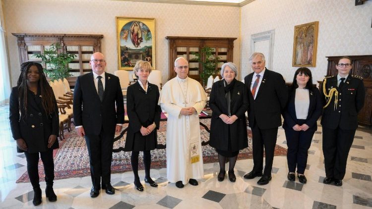 ലിയോ പതിനാലാമൻ പാപ്പാ കാനഡയുടെ ഗവർണർ ജനറലിനും പ്രതിനിധിസംഘത്തിനും കൂടിക്കാഴ്ച അനുവദിച്ചപ്പോൾ