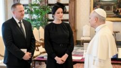 사진. 교황 레오 14세와 잉가 루기니에네 리투아니아 공화국 총리