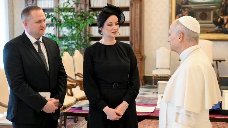 사진. 교황 레오 14세와 잉가 루기니에네 리투아니아 공화국 총리
