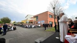 Találkozás a plébánia csoportjaival a szentmise előtt   