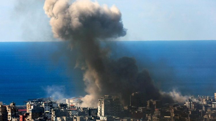 SCATTIDELGIORNO: Israeli airstrike targets southern Beirut
