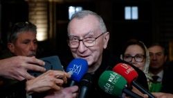 El cardenal secretario Parolin responde a las preguntas de los periodistas al margen de «La Mesa del Iftar-Ramadán 2026». 