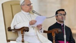 "ಆತಿಥ್ಯ ಕ್ಯಾಥೆಡ್ರಾ" ದಲ್ಲಿ ಭಾಗವಹಿಸುವವರನ್ನು ಉದ್ದೇಶಿಸಿ ಜಗದ್ಗುರು XIVನೇ ಲಿಯೋರವರು  ಮಾತನಾಡುತ್ತಾರೆ.