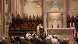 Cardinalul Matteo Zuppi la Sfânta Liturghie celebrată în Biserica superioară a Bazilicii "Sfântul Francisc", din Assisi, miercuri, 11 martie 2026