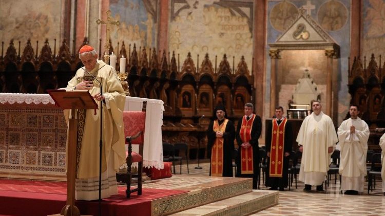 ഉക്രൈനിലും ലോകമെമ്പാടും സമാധാനത്തിനായി അസ്സീസിയിൽ നടന്ന വിശുദ്ധ ബലിയർപ്പണത്തിൽനിന്ന്