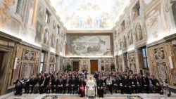 ആതിഥേയത്വമൂല്യങ്ങളുമായി ബന്ധപ്പെട്ട് നടന്ന സമ്മേളനത്തിൽ സംബന്ധിച്ചവർക്ക് പാപ്പാ കൂടിക്കാഴ്ച അനുവദിച്ചപ്പോൾ