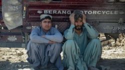 L’episodio evidenzia la fragilità dei rapporti tra Afghanistan e Pakistan, due Paesi legati da un confine lungo e poroso che da anni rappresenta uno dei principali focolai di instabilità della regione