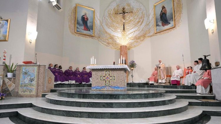 പോന്തേ മാമ്മൊളോയിൽ ഈശോയുടെ തിരുഹൃദയത്തിന്റെ പേരിലുള്ള ഇടവകദേവാലയത്തിൽ ലിയോ പതിനാലാമൻ പാപ്പാ വിശുദ്ധ ബലി അർപ്പിക്കുന്നു