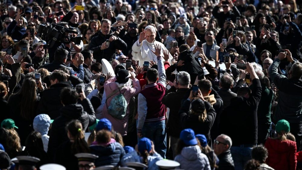 ++ Il Papa, la salute non pu� essere un lusso per pochi ++